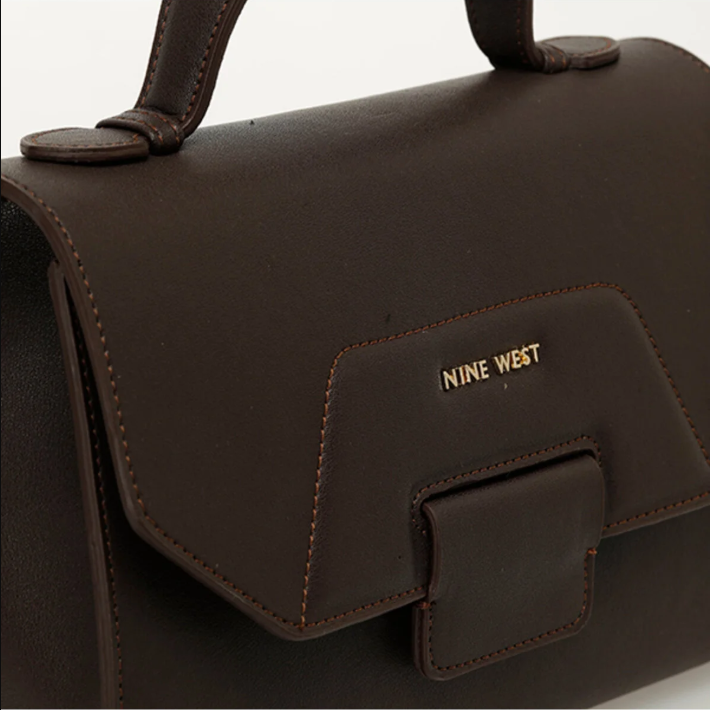 أناقة المرأة العصرية: اكتشفي تنسيقات ناين ويست المثالية لإطلالة متجددة كل يوم